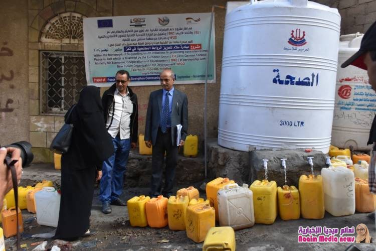 نبضات تعز تنفذ مشروع صيانة شبكة المياه العذبة لسكان حي المناخ