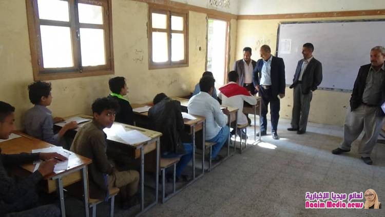 النقيب يزور مدارس مشرعه وحدنا لتفقد سير الامتحانات