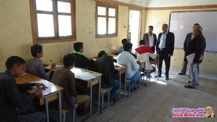 النقيب يزور مدارس مشرعه وحدنا لتفقد سير الامتحانات