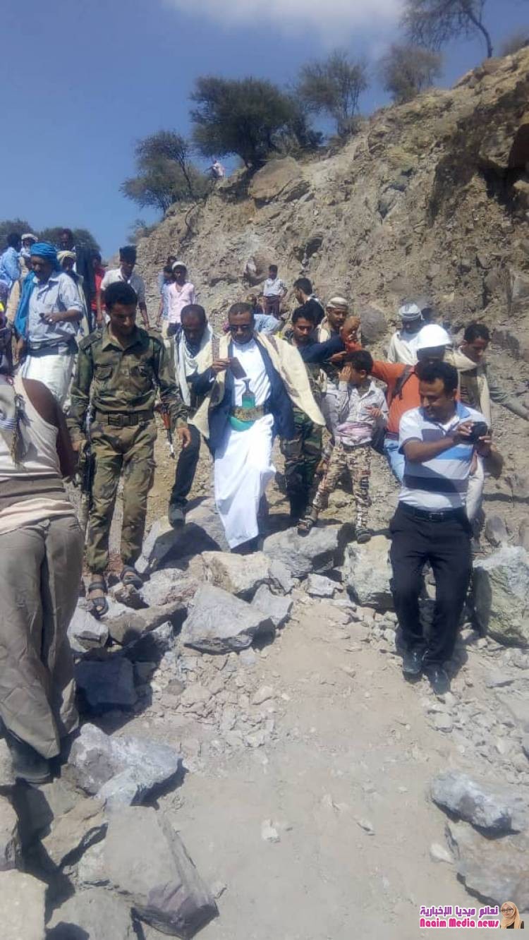 مدير عام مديرية جبل حبشي يطلع على عدداً من المشاريع ويفتتح وحدة صحية بعزلة الحقل.