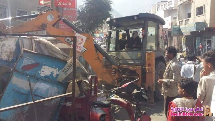 شاهد بالصور استمرار حملة إزالة العشوائيات المخالفة في المدينة