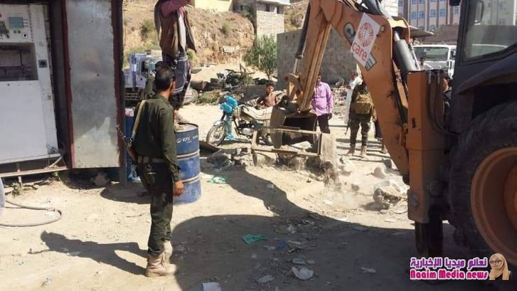 شاهد بالصور استمرار حملة إزالة العشوائيات المخالفة في المدينة