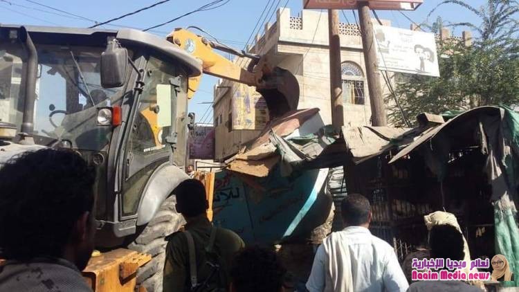 شاهد بالصور استمرار حملة إزالة العشوائيات المخالفة في المدينة