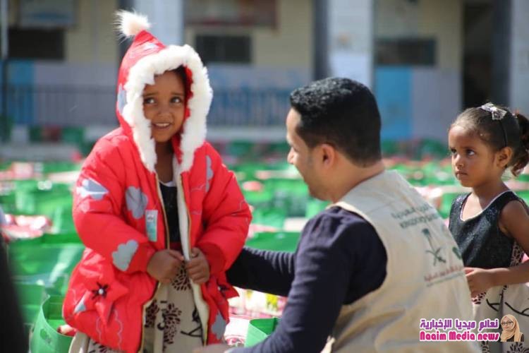 مركز الملك سلمان يدشن مشروع توزيع الحقيبة الشتوية بمحافظة تعز