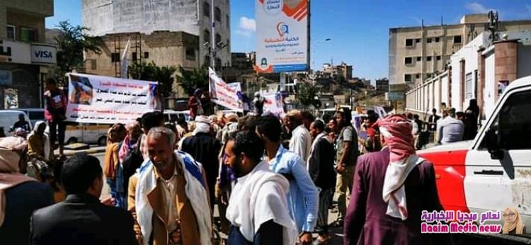 تضاهره حاشدة جابت شوارع مدينة تعز وايضا كان لها وقفة احتجاجيه امام مبنى السلطة المحلية