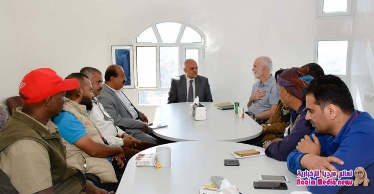 محافظ تعز يناقش مع فريق" ميرسي كور" تنفيذ مشاريع مستدامة