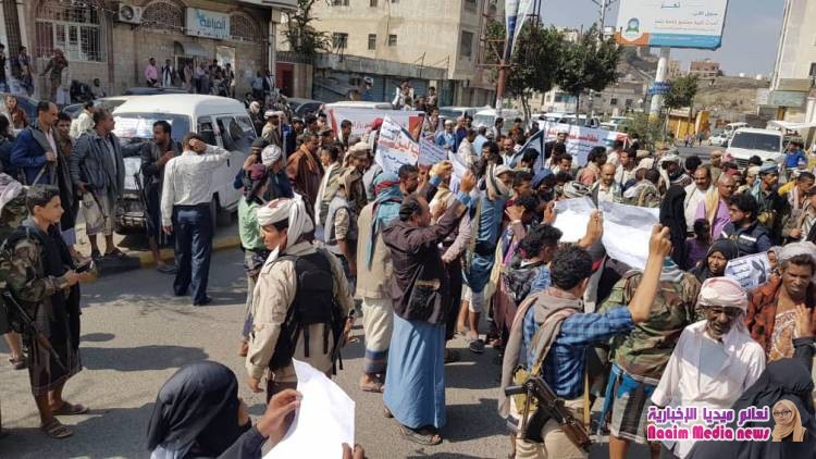 تعز: محتجون يطالبون بالكشف عن ملابسات مقتل جندي بالجيش