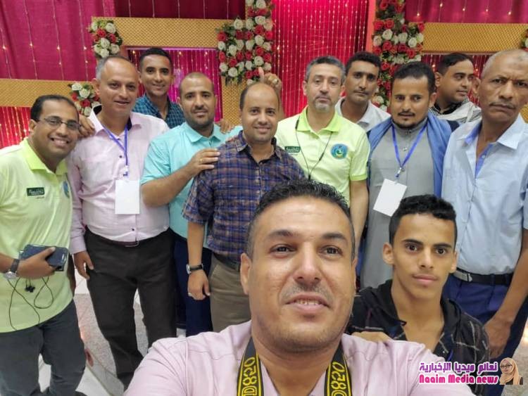 صور تتحدث عن تكريم 15حافظة للقران الكريم بالحديدة للمؤسسه الخيريه لهائل سعيد وشركاه