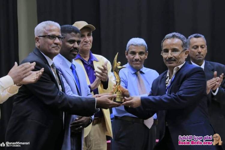 ثلاث جوائز ذهبيه يحصدها مكتب ثقافة تعز في المهرجان الوطني للمسرح
