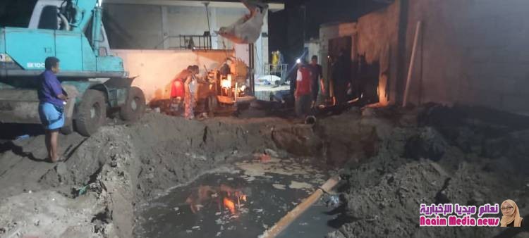 الشاجري يتابع سير عمل اصلاح البيب الرئيسي بعد تعرضه لضغط السيول