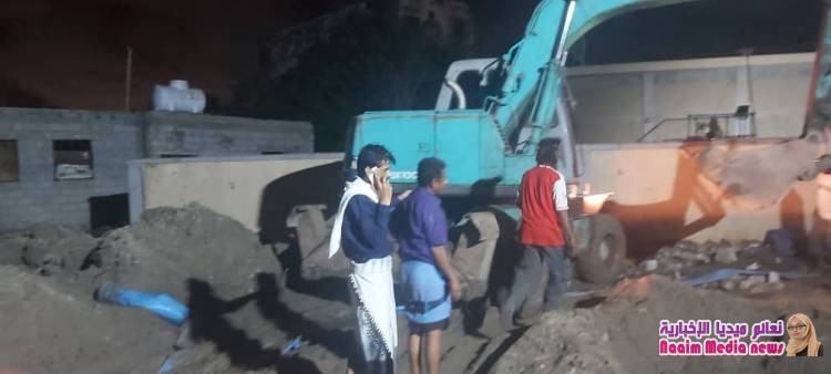 الشاجري يتابع سير عمل اصلاح البيب الرئيسي بعد تعرضه لضغط السيول