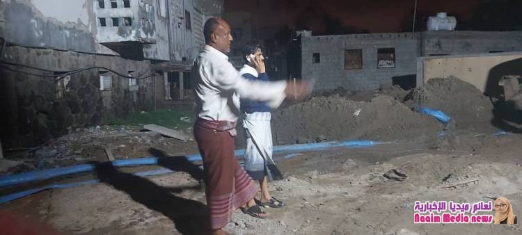 الشاجري يتابع سير عمل اصلاح البيب الرئيسي بعد تعرضه لضغط السيول