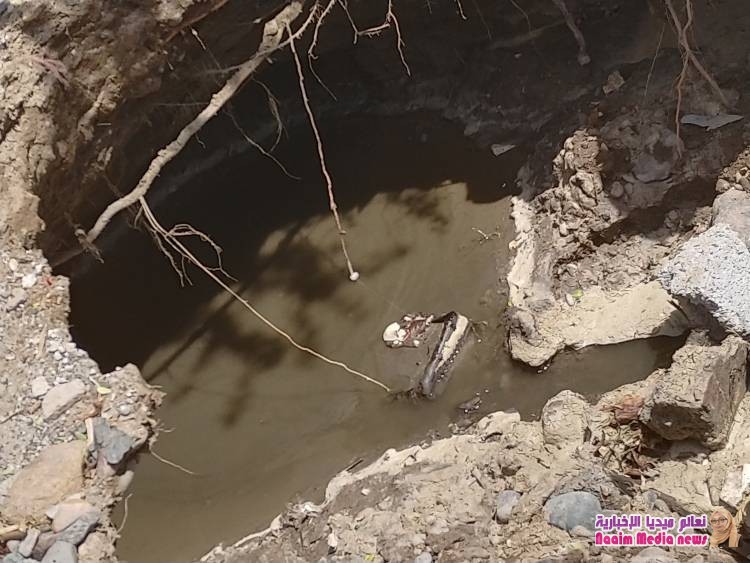 الشاجري يتابع سير عمل اصلاح البيب الرئيسي بعد تعرضه لضغط السيول