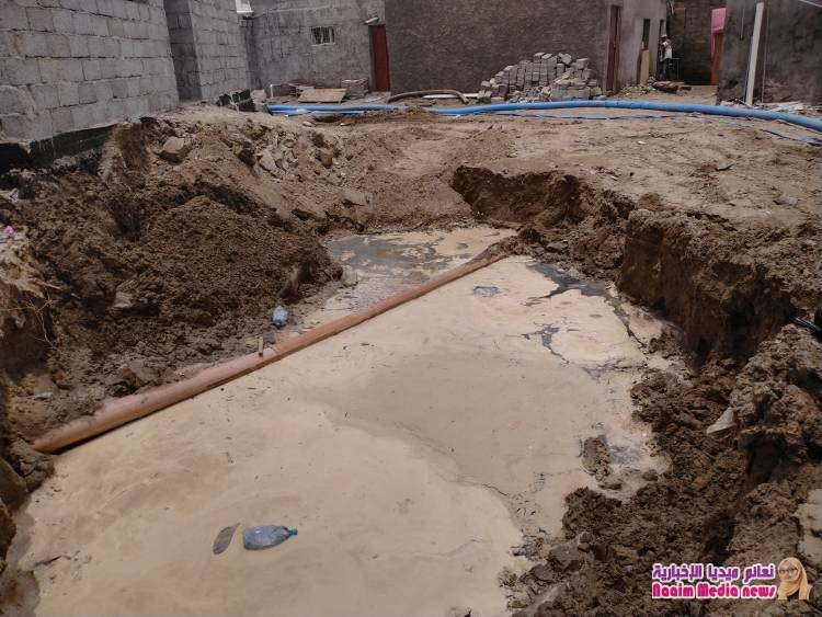 الشاجري يتابع سير عمل اصلاح البيب الرئيسي بعد تعرضه لضغط السيول