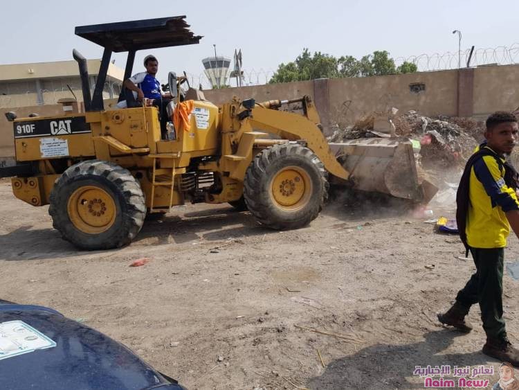 تنفيذا لتوجيهات المحافظ سالمين : تواصل اعمال حملة النظافة الشاملة في مديرية خور مكسر