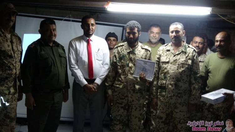 وكيل أول محافظة الحديدة يكرم المشاركين في دورة الاتصالات والاشارة والرادار لمنتسبي قطاع خفر السواحل في البحر الاحمر ..