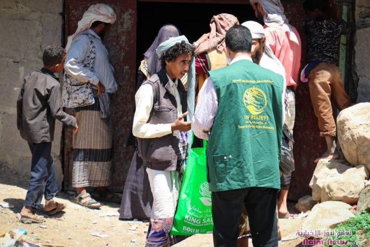 *مركز الملك سلمان يدشن توزيع كسوة عيد الأضحى للأطفال الأيتام والنازحين بمحافظة الضالع*