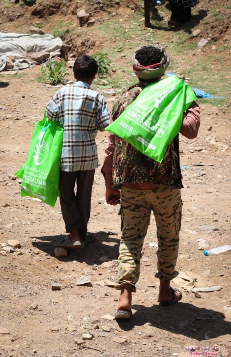 *مركز الملك سلمان يدشن توزيع كسوة عيد الأضحى للأطفال الأيتام والنازحين بمحافظة الضالع*