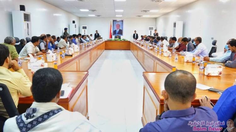 تكريم مدير الثقافة محافظ شبوة وسلطتها المحلية يباركون انطلاق خطوات تسريع تنفيذ اتفاق الرياض.