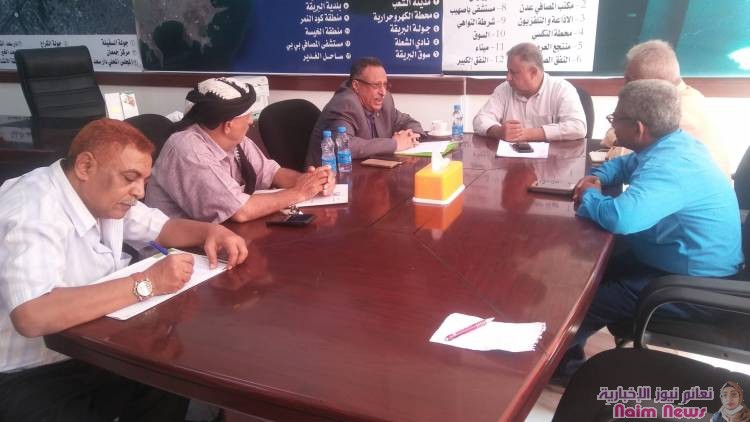 مدير عام المنصورة ومدير عام الصندوق يناقشان سبل الدفع باعمال النظافة