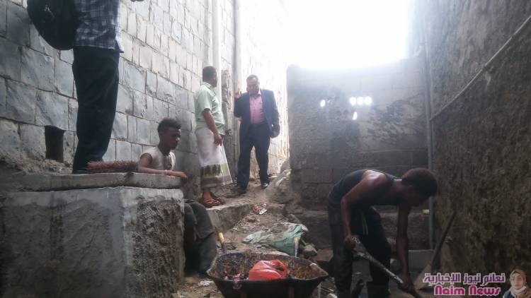 مدير عام المنصورة يتفقد اعمال تصفية الممرات الخلفية في منطقة القاهره