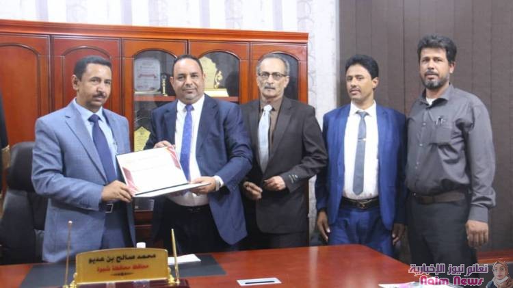 محافظ شبوة يبحث اوضاع كلية المجتمع بالمحافظة.