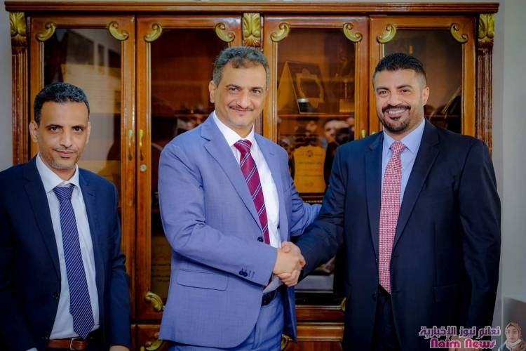 وك9يل اول الوزارة مدير تربية حضرموت يصدر قرارا إداريا بشان تعيين الإدارات المدرسي للمجمعات المسائية والثانويات النموذجية بمديريات المحافظة .