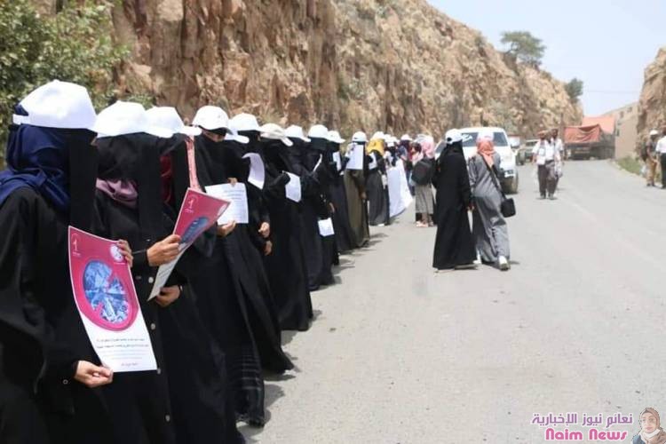 . محتجون في تعز يطالبون بإصلاح طريق هيجة العبد وإنقاذ شريان المحافظة الوحيد