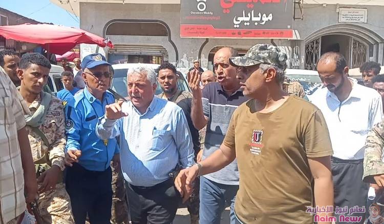 *وكيل عدن " الجعيملاني " ومدير البريقة يدشنان حملة لتنظيم محطات النقل وتحصيل الإيرادات ورفع السيارات المتهالكة بالمديرية*
