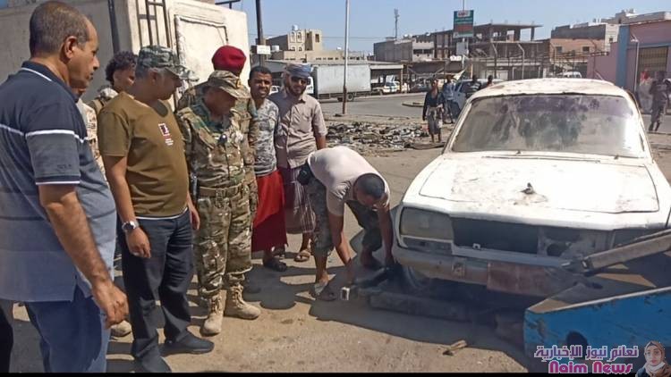*وكيل عدن " الجعيملاني " ومدير البريقة يدشنان حملة لتنظيم محطات النقل وتحصيل الإيرادات ورفع السيارات المتهالكة بالمديرية*
