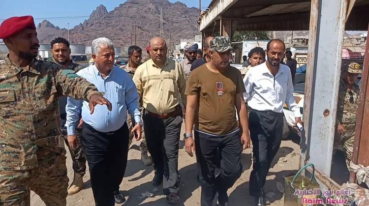 *وكيل عدن " الجعيملاني " ومدير البريقة يدشنان حملة لتنظيم محطات النقل وتحصيل الإيرادات ورفع السيارات المتهالكة بالمديرية*