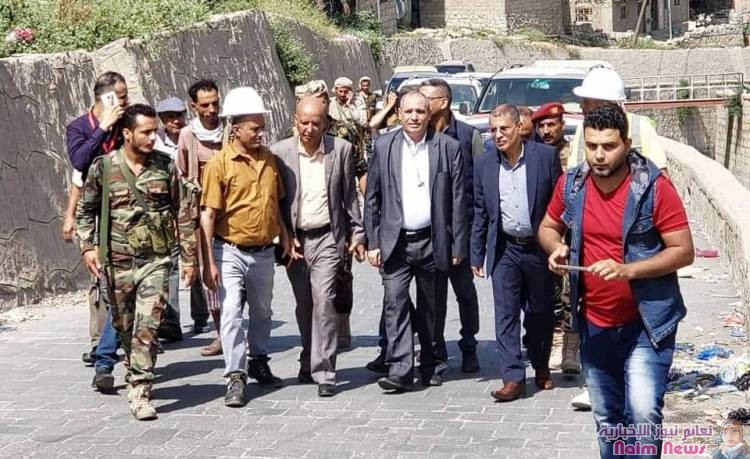 وكيل أول محافظة تعز يتفقد مشاريع إصلاح شبكات الصرف الصحي بأحياء المدينة  