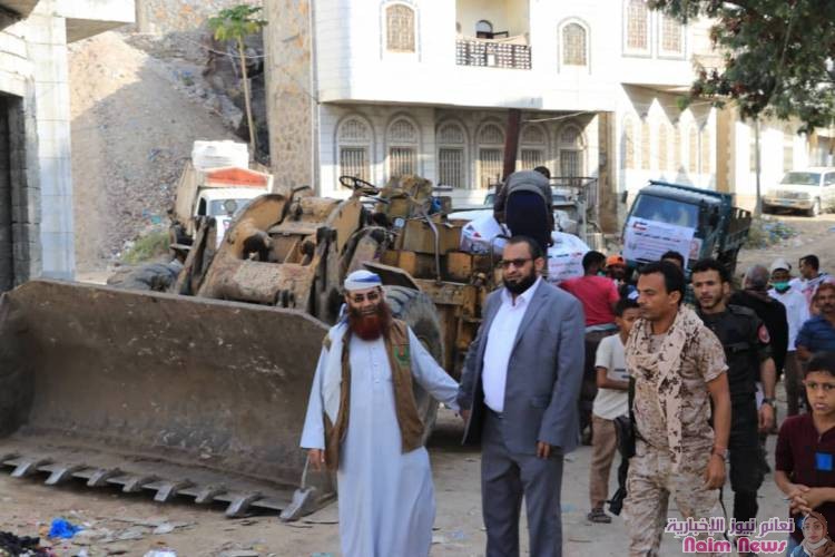 "لمكافحة الكوليرا وحمى الضنك" صندوق النظافة والتحسين يدشن حملتي "نظافة _ ورش _ وتوعية_ " وسط مدينة تعز. 