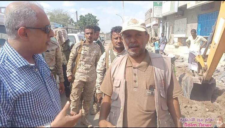 *مدير عام البريقة يدشن العمل في مشروع إعادة تأهيل شبكة المياه لمنطقة بئر أحمد القديمة*