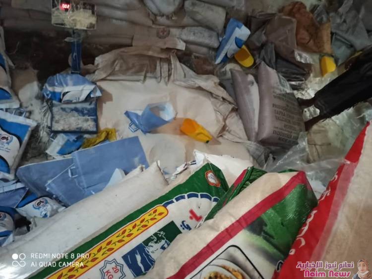 الصناعة بعدن تداهم مستودعات تمارس الغش التجاري بمديرية المعلا
