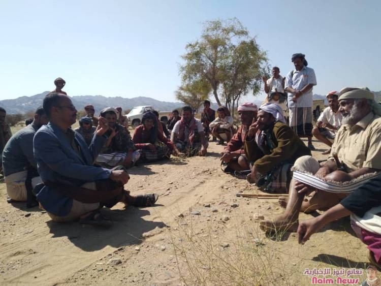 تفقد العمل في كهرباء الحجر مدير نصاب يضع حجر الاساس لمشروع الطاقة الشمسية لبئر حي الكورة .