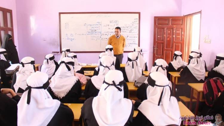 الوكيل عبدون يتفقد سير الدراسة بمجمع الميناء التعليمي للبنات بمديرية المكلا