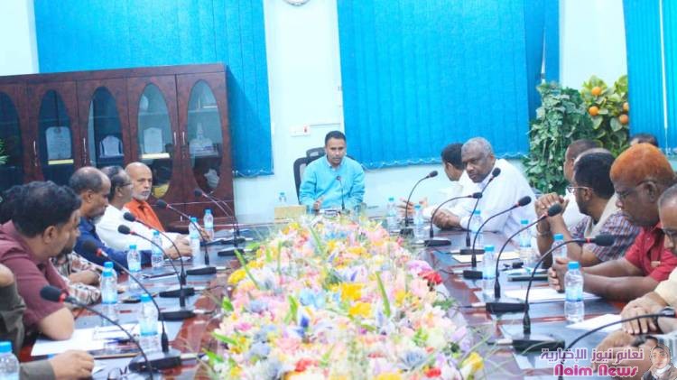 الوكيل عبدون يناقش التصورات الأولية لاقامة الملتقى التربوي الأول للمعلمين المتقاعدين بحضرموت  