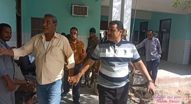 خلال زيارته لمركز 22 مايو ومجمع حاشد الصحي.. *مدير عام المنصورة يشدد على ضرورة الإرتقاء بالخدمات الصحية*