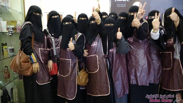 صور تتحدث عن الهناء يحتفل بفتتحة كمشروع تنموي بتعز