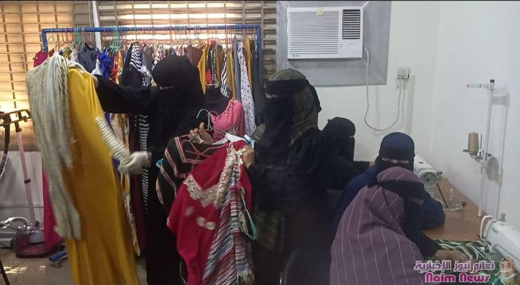 دشن معمل الخياطة والتطريز بالمؤسسة.. *مدير عام المنصورة يفتتح مقر مؤسسة همم التنموية بالمديرية*