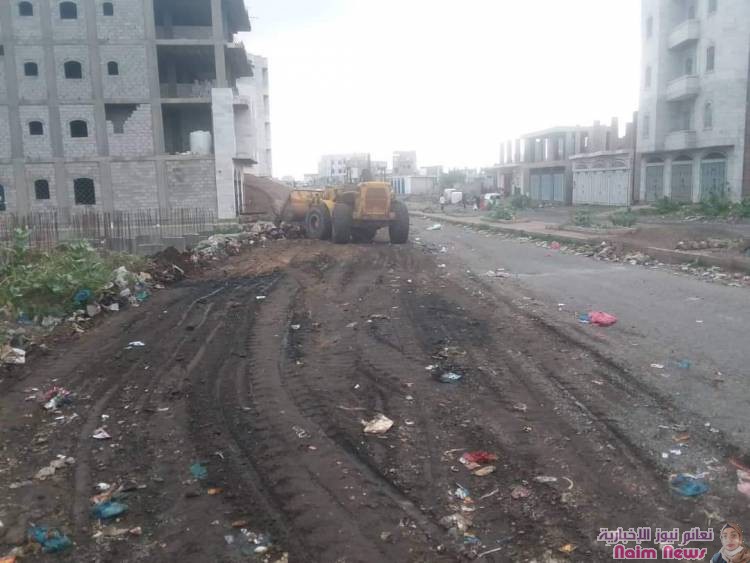 بالصور جهود عمال النظافة خلال اجازة العيد تتواصل وبوتيرة عالية لنظافة مدينتهم... 