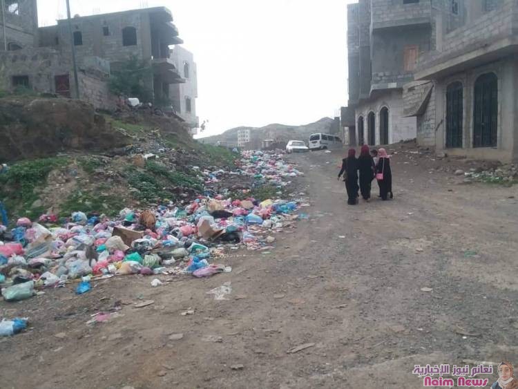 بالصور جهود عمال النظافة خلال اجازة العيد تتواصل وبوتيرة عالية لنظافة مدينتهم... 