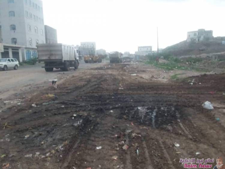 بالصور جهود عمال النظافة خلال اجازة العيد تتواصل وبوتيرة عالية لنظافة مدينتهم... 