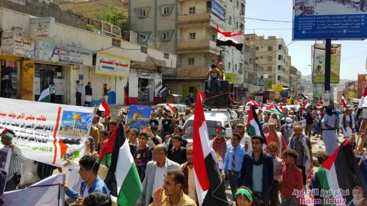 تعز.. مسيرة جماهيرية حاشدة احتفالا بانتصارات المــ ـقـاومة الفلسطينية
