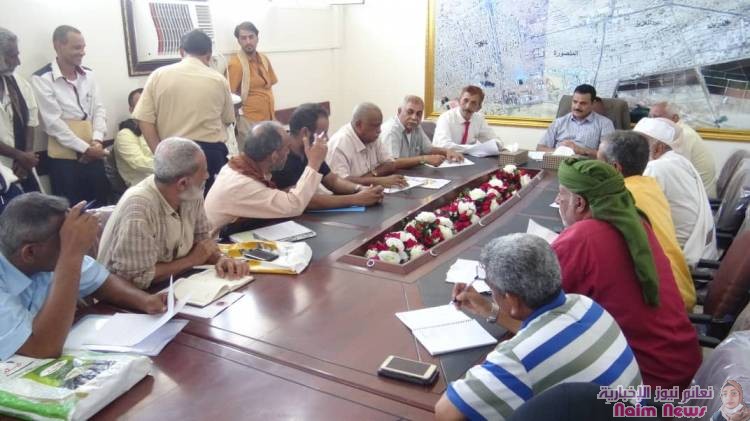 خلال تراسه اجتماعاً للجان المجتمعية بالأحياء السكنية.. *مدير عام المنصورة يناقش عدد من القضايا الخاصة بأوضاع المديرية*