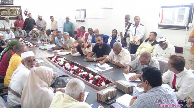 خلال تراسه اجتماعاً للجان المجتمعية بالأحياء السكنية.. *مدير عام المنصورة يناقش عدد من القضايا الخاصة بأوضاع المديرية*