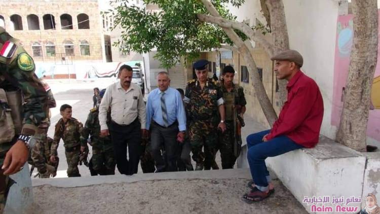 مدير عام شرطة محافظة تعز يتفقد عدداً من اللجان الإمتحانية لطلاب الثانوية العامة .