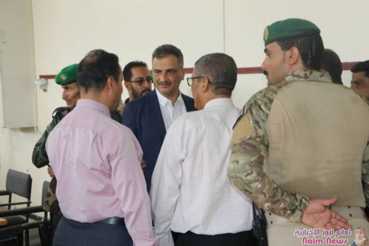 محافظ عدن والوكيل المساعد بوزارة التربية يدشنان عملية تصحيح اختبارات الثانوية العامة في كنترول عدن   