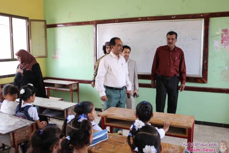 مدير عام خور مكسر " الزهري " يدشن العام الدراسي الجديد .     دشن مدير عام مديرية خور مكسر "عواس الزهري" صباح اليوم العام الدراسي الجديد (2021-2022م) لمدارس مديرية خور مكسر محافظة عدن.